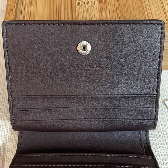 Coach Snap Wallet with Signature Canvas Interior in Silver/Iris NWT - Picture 12 of 14